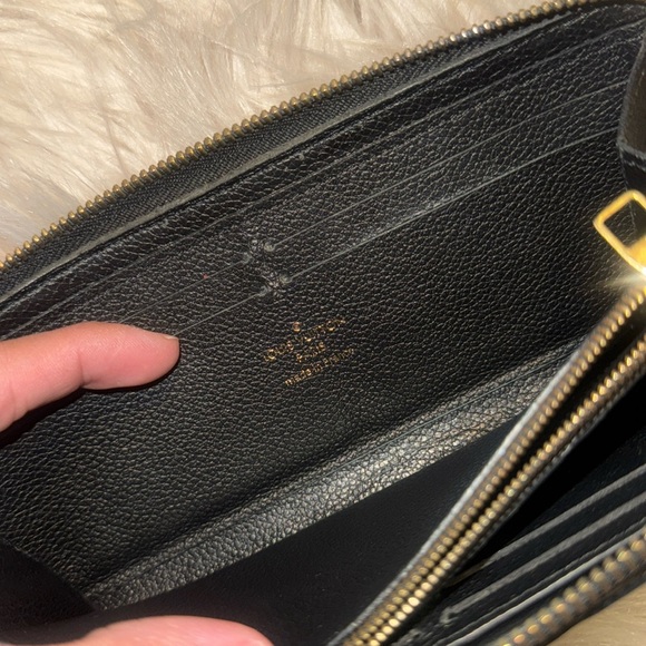 Authentic Black Empriente LV Clemence Wallet - Picture 5 of 14